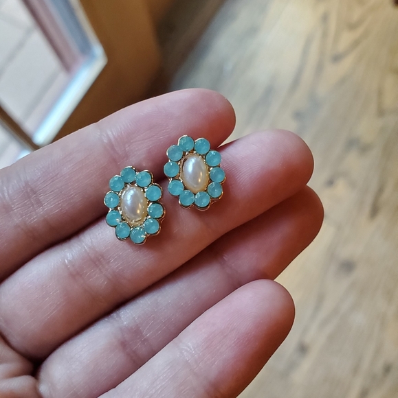 NWOT Pearl Flower Aqua Earrings - Picture 5 of 10